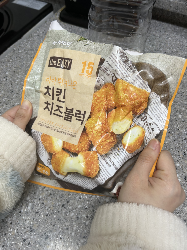  프레시지 치킨치즈블럭 후기 — 이거 왜 이제 알았지? 맥주 부르는 냉동 치킨이다