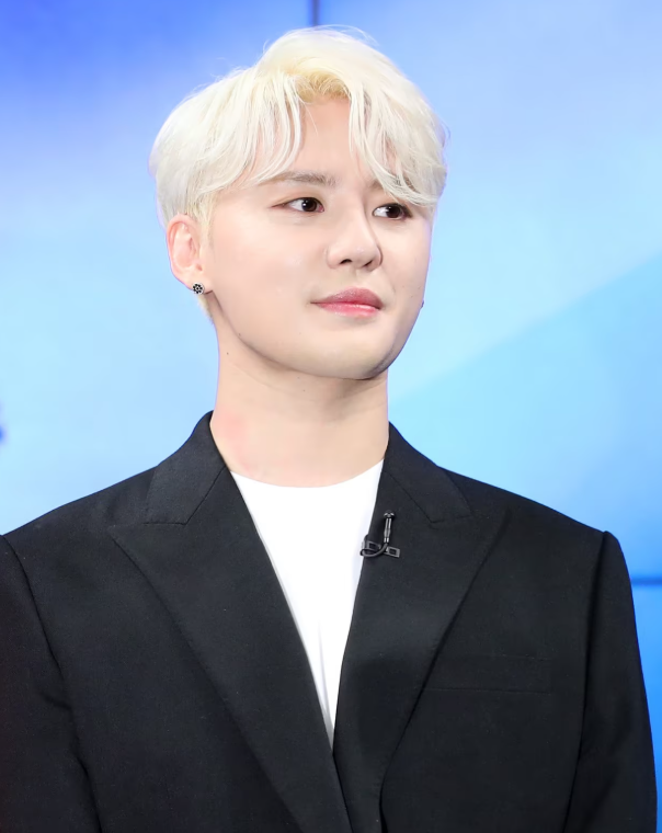 '무보수 대표' 김준수의 소신 행보, '탈세 논란' 김선호와 대조되는 법인카드 철학