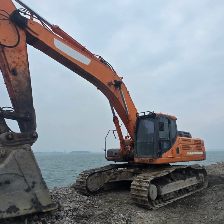  두산 DX380LC 2013년 4600만원 판매합니다.