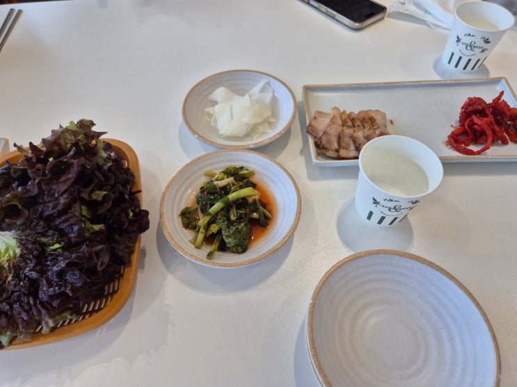  [강릉 근본 맛집] 역대급 오션뷰에 입틀막!  남항진 바다 보며 먹는 동치미 막국수 & 수육 조합 미쳤다..‘삼교리동치미막국수 남항진점’