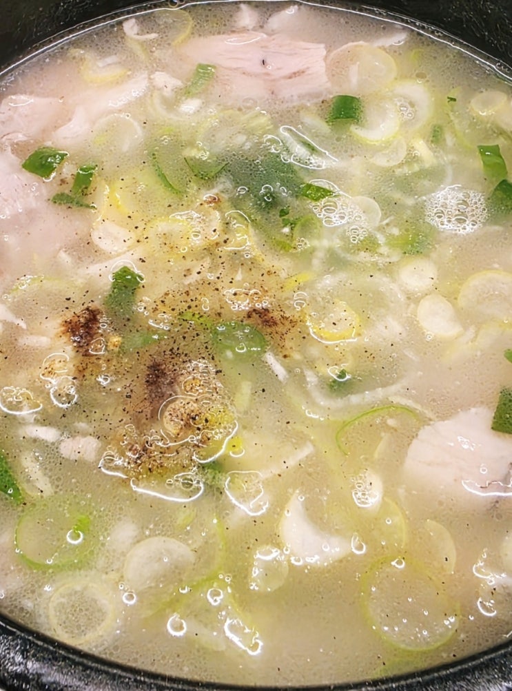  [김해부원동]맑은 돼지곰탕의 깔끔한 맛을 즐길 수 있는 부원동국밥 '산동돼지국밥'