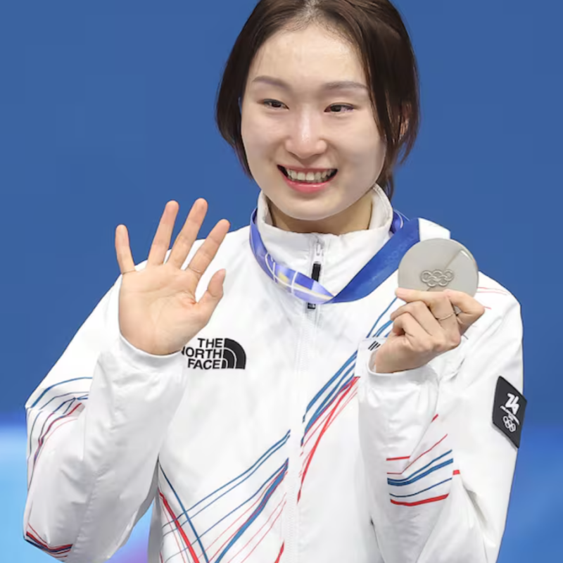 ‘뒷담화 논란’ 심석희도 용서했다… 최민정, 쇼트트랙 메달 7개 대기록 쓰고 돌연 은퇴 선....