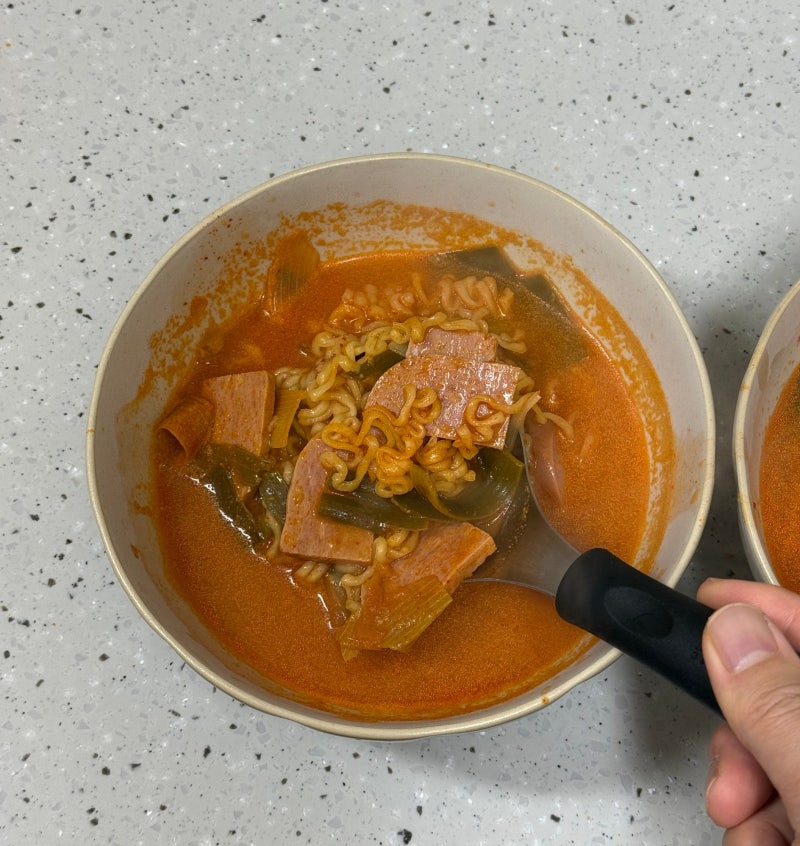 비비고 스팸부대찌개 솔직후기 집에서 간편하게 한 끼 해결하고 싶을 때