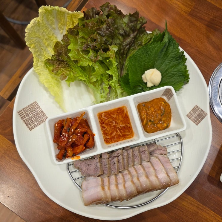  [신촌 명동칼국수샤브샤브] 신촌역 밥집: 명동보쌈정식 - 신촌 혼밥