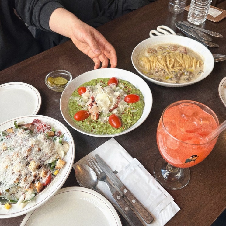  송리단길 맛집 필앳홈 Feel at Home 문어 바질 리조또 트러플 관자 크림 파스타 시저 샐러드 리뷰.