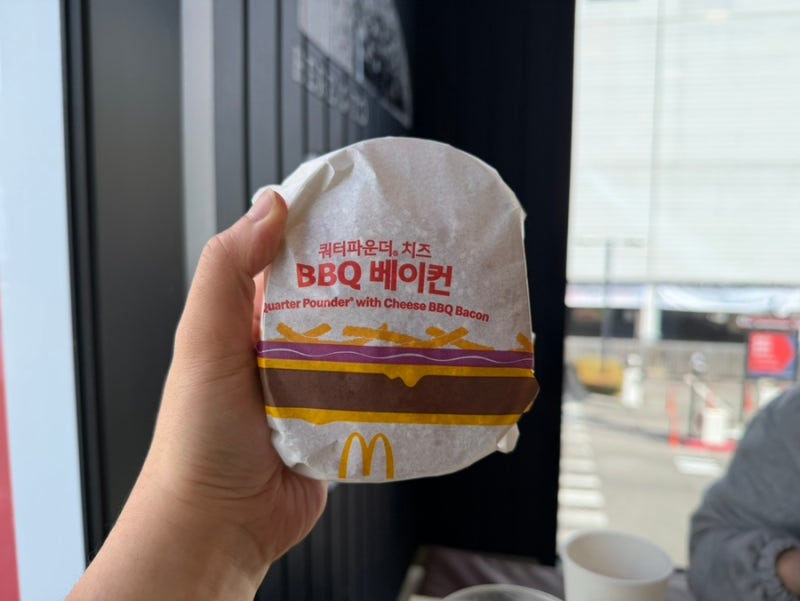 맥도날드 신메뉴 쿼터파운더치즈 BBQ 베이컨버거 칼로리 가격 오랜만에 맥윙 솔직후기