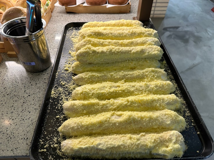  아산 신정호 감성카페 할아버지가 인정한 화이트롤 맛집 이너프레임