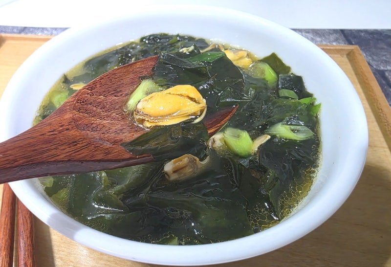 [홍합 미역국 끓이는 법]홍합 손질법/홍합 해감법/생홍합 삶는 법/맛있는 홍합 미역국 레시피