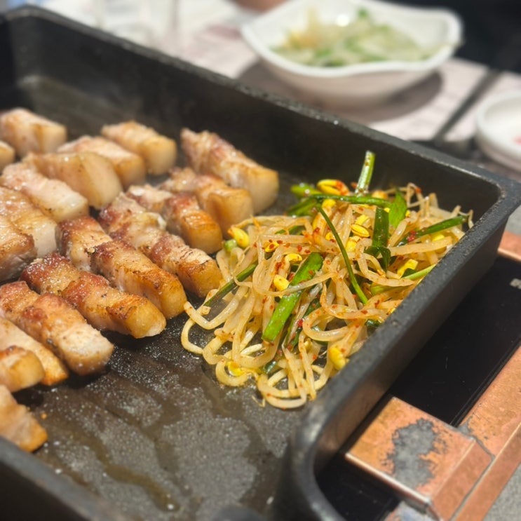  언제가도 맛있는 고기 구워주는 돼지고기 맛집 저온 숙성 돈블랑 아랫고기 삼겹살 된장찌개 추천 리뷰.