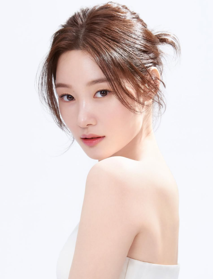  성남 미용실에서 완성하는 자연스럽고 세련된 묶음 머리스타일