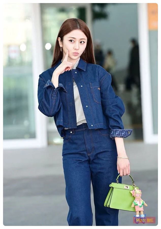LE SSERAFIM's Huh Yunjin's Airport Style: Denim-on-Denim with a Perfect Lime Mini Bag Accent