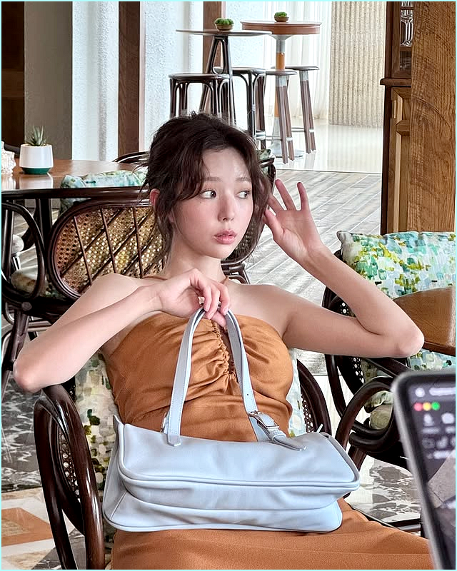  다낭 뒤집은 채수빈 데이즈드 화보, 100만 원대 롱샴 가방 코디