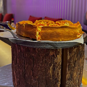 압도적인 치즈 폭탄, 홍대 시카고 피자의 원조 '오리지널시카고피자 본점‘