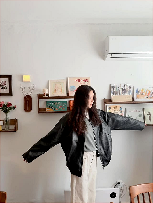  44사이즈 종결자? 정려원이 연출한 한 끗 차이 가죽 자켓 코디 공식