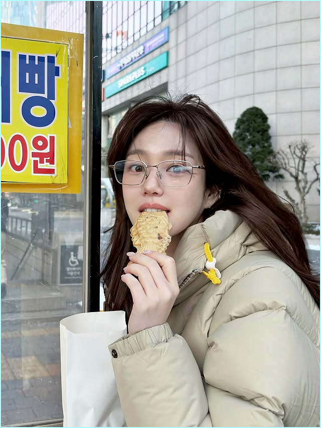  이게 30대 언니라고? 이승기 처형 이유비의 긱시크 붕어빵 마실룩 (숏패딩 코디 공식)