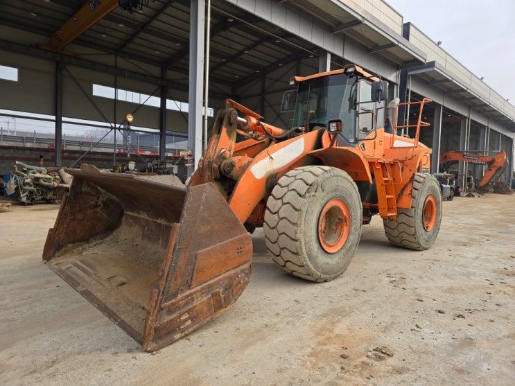  페이로더 두산 DL400-V 4루베 2012년식 중고페이로더