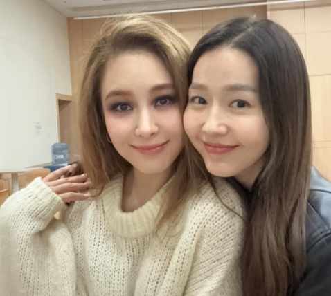 핑클 이진, 옥주현 뮤지컬 찾았다 ->'안나' 첫공연 응원..."울 옥이" 여전한 우정