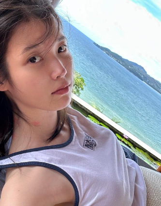  아이유 34세 민낯 화제, 시간을 거스르는 동안 미모의 진실
