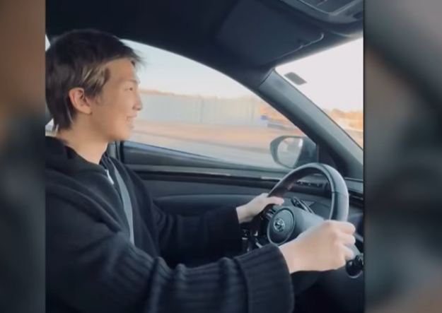  “슈퍼카 아니었어?” RM이 선택한 국산 SUV, 정체가 더 놀랍다