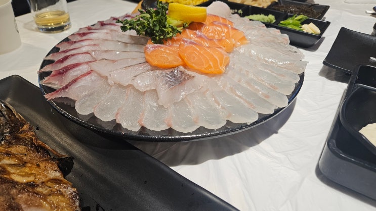  [춘천 찐맛집] "4시 예약 안 하면 못 먹습니다" 온의동 사거리횟집, 방어 철엔 전쟁터가 되는 이유
