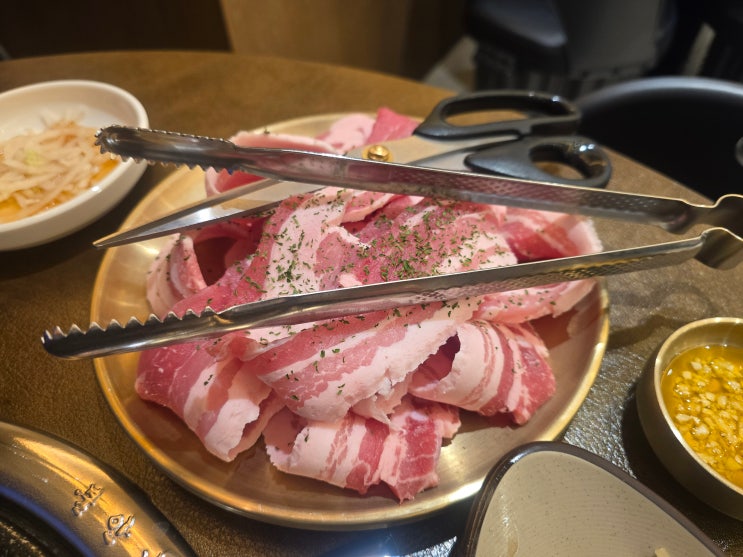  부산 온천장 이구백갈비, 육회와 곰통이 기본으로 나오는 신상 맛집