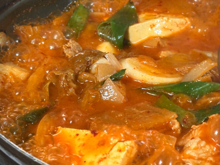  [춘천 근본 맛집] 단골들만 몰래 주문하는 '비밀 생면'의 정체는? 서부시장 '서부맛집' 뭉텅찌개 찐리뷰