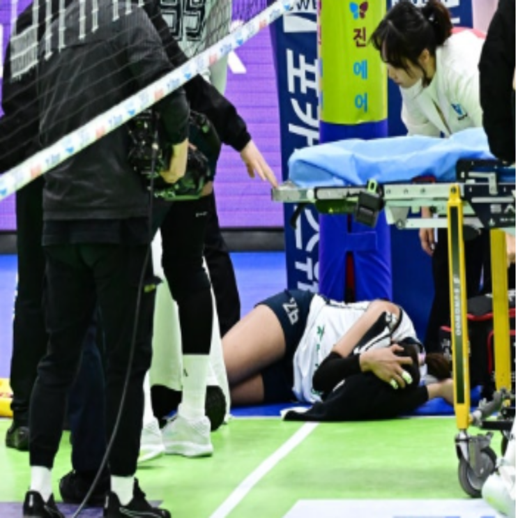 결국 타나차도 시즌아웃 유력!! 우측 발목인대 파열로 6~8주 회복 및 재활 진단!! 모마는 다행히 발목 염좌 확인!! 도로공사 선두수성에 정말로 빨간불 켜졌다!!