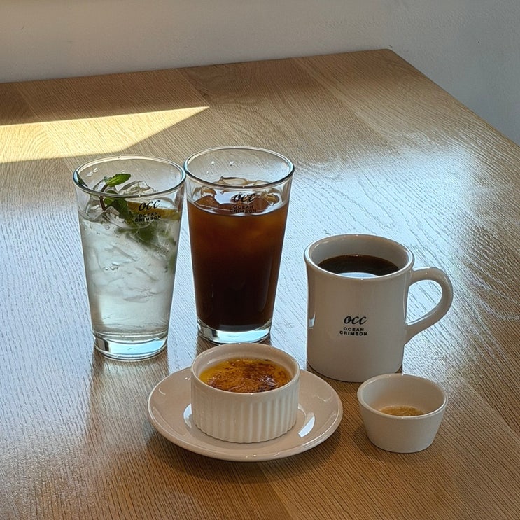  창원 대형카페 오션크림슨ㅣ감각적인 공간 조용한 분위기