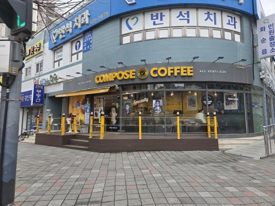 컴포즈커피 화순금호타운점 사진 6
