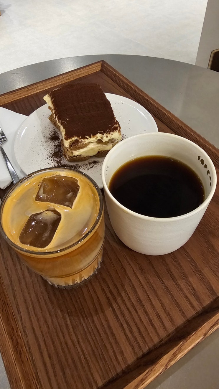  구의역 카페 디저트 주차 센터커피(CENTER COFFEE)구의이스트폴점 핸드 드립 게이샤 실패 플랫 화이트 티라미수