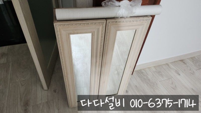 전주 원룸 욕실 수건장 교체 시공 - 낡은 욕실장 깔끔한 화이트 스타일로 교체