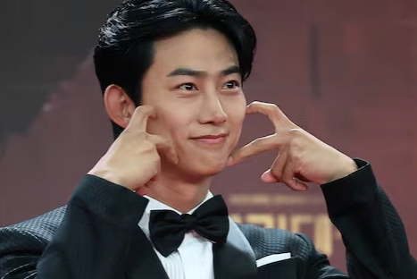 옥택연 결혼 10년 장기 연애 결실 2PM 결혼한 멤버 4살 연하 비연예인 에펠탑 프로포즈