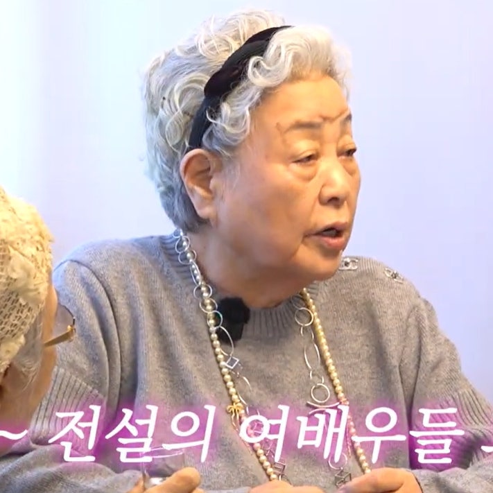 "내가 아직 청춘이니까!" 배우 강부자 건강 이상설 종식시킨 85세 '샤넬 할머니'의 품격 | 강부....