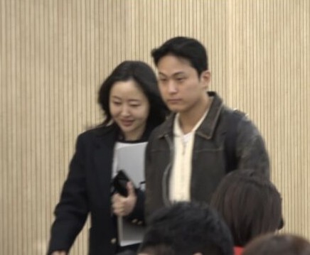 “민희진 기자회견 옆 남자 누구, 블랙큐였다”