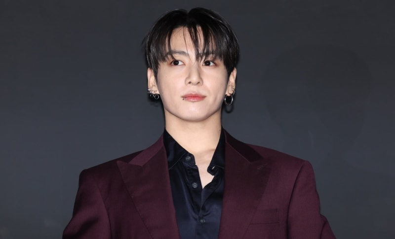 BTS 정국 심야 라이브 방송 화제… ‘무슨 일 있는 것 같은 정국 라이브’