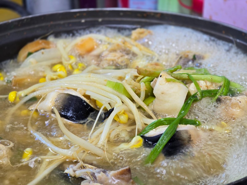 감자네 맛집 탐방 | 아버지가 이끄신 시간 여행, 부안 '계화섬마을식당' 맑은 복탕 첫 경험! (f....