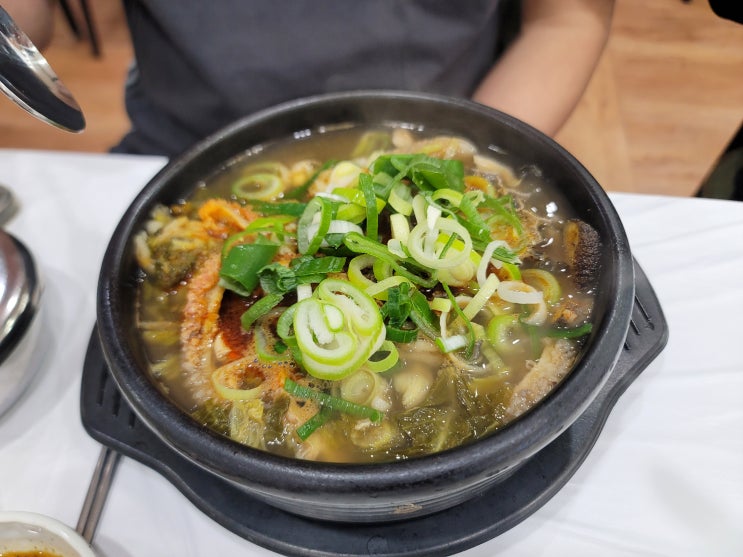 강원도 속초 조양동 혼밥 가능한 해장국 맛집 뚝배기 양평해장국 속초조양점 27년 노하우 72시간 정성의 진짜 해장국