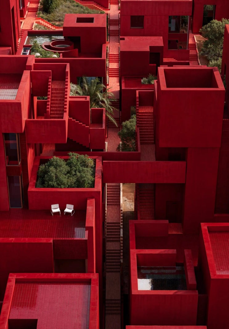  알바니아의 빨간 요새  레드 솔 리조트(Red Sol Resort), 오징어 게임 숙소 실사판? 리카르도 보필의 걸작에서 누리는 럭셔리 스테이 