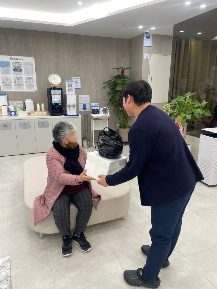  진료실로 도착한 따뜻한 한 상, 정성이 담긴 수육 
