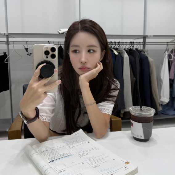  "새벽 1:30까지 퇴근은 없어요" 40kg 가녀린 몸매로 밤샘 일하는 그녀의 진짜 정체
