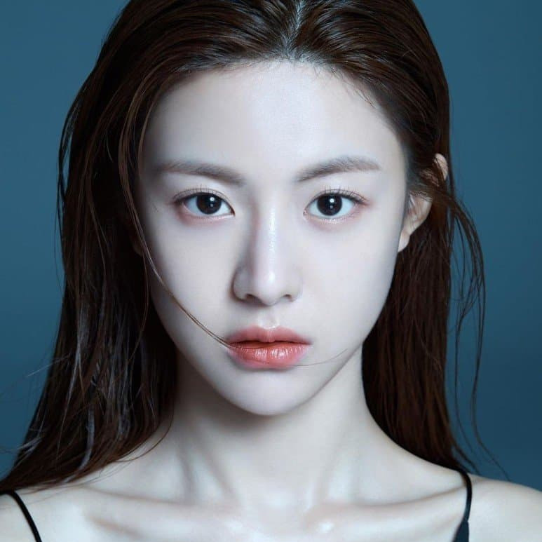 고윤정 코성형했을까? - 성형외과 전문의가 본 콧대 변화 분석