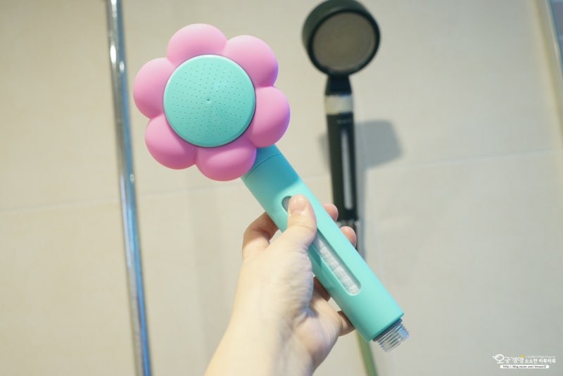 위글위글 블루밍 필터 샤워기 신상 색상 런칭 욕실인테리어 반전템