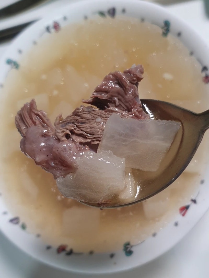 국물 맛이 예술! 엄마표 소고기무국 황금레시피, 아롱사태로 깊은 맛 내는 법