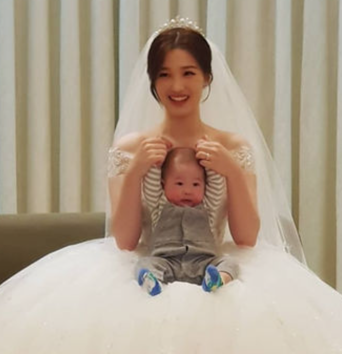 라붐 출신 율희, 아이돌에서 세 아이 엄마 그리고 이혼까지… 다시 조명되는 근황