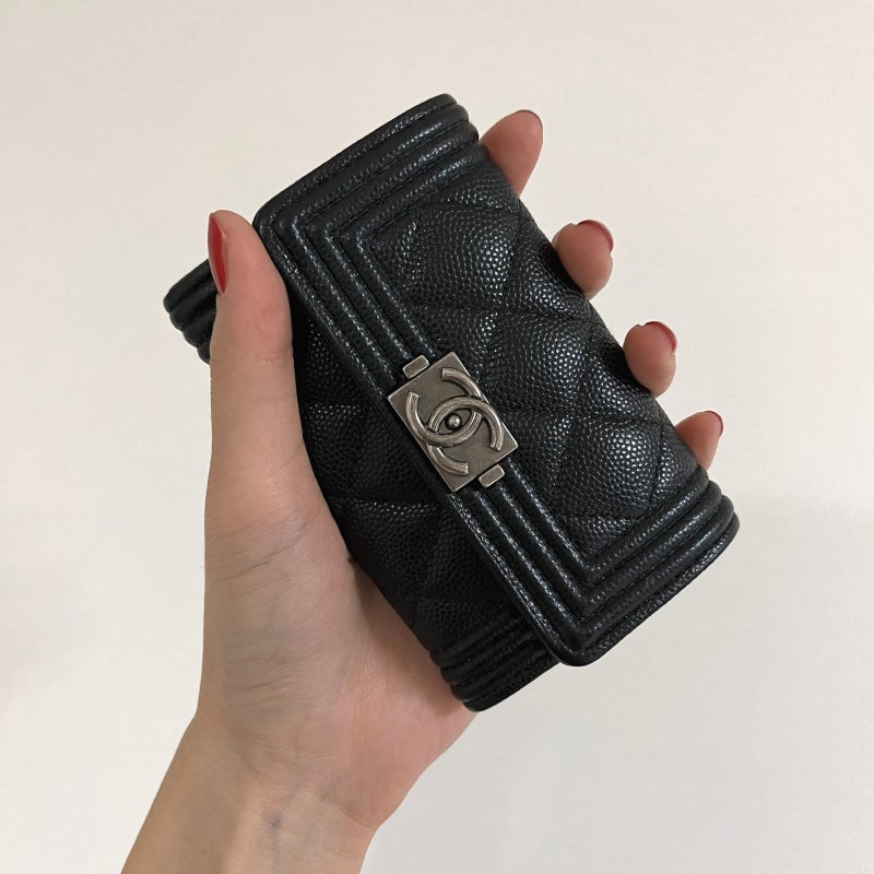 CHANEL : 보이 샤넬 플랩 카드 홀더