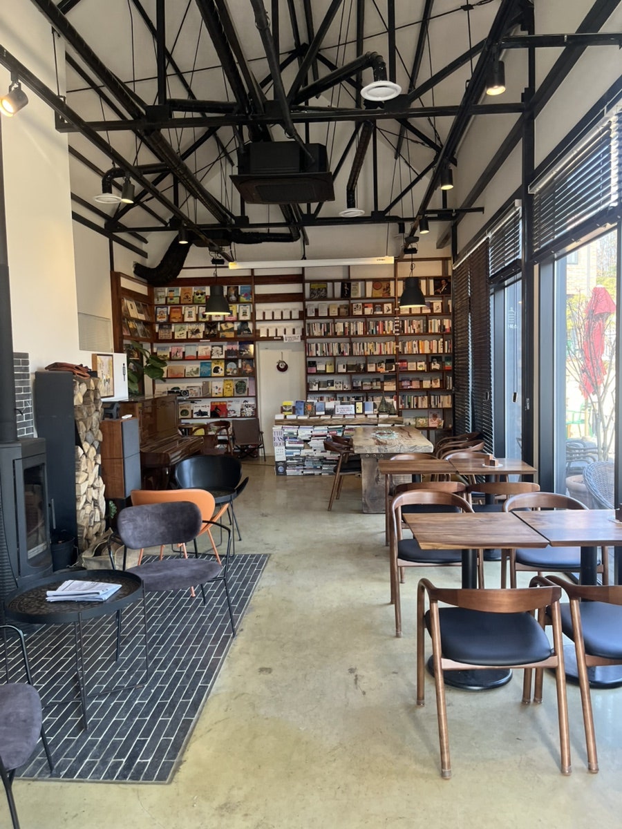 타라북스&cafe 사진 2