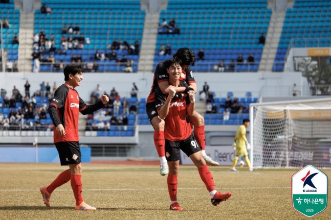  김해FC vs 안산그리너스 2026 K리그2 개막전 프로의 벽은 높았다