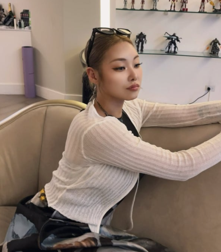  래퍼 치타 숏컷 졸업? 몽환적 여신 비주얼에 '회화 작가' 변신까지 대박