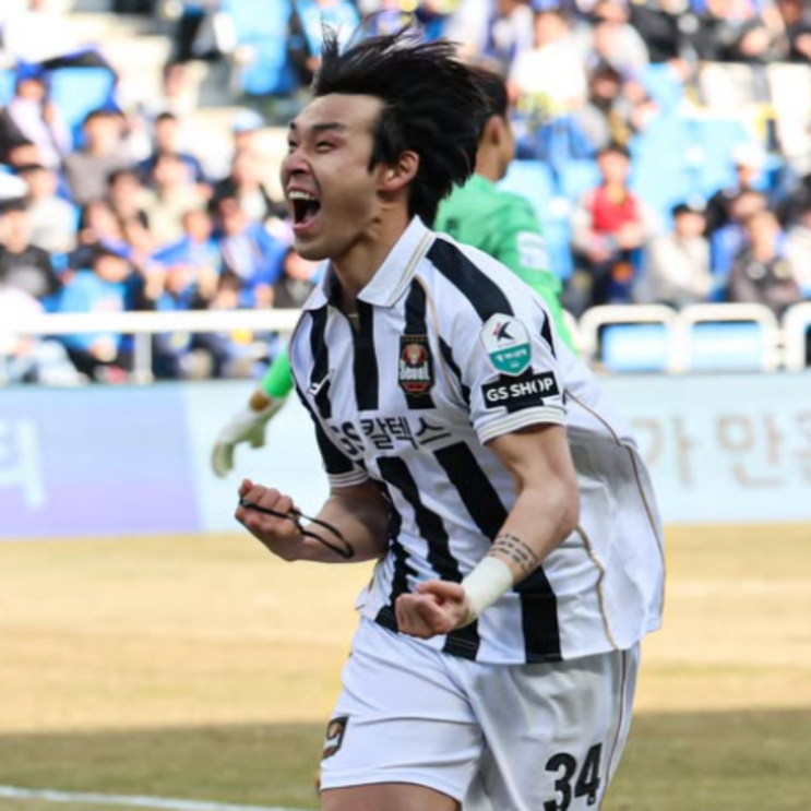K리그 개막전 매진 열기속 경인더비의 승자는 FC서울!! 이적생 송민규의 데뷔골과 조영욱의 결승골로 승리!! 인천 이청용의 데뷔전은 그닥..이동준 주심은 전반 2분만에 부상교체