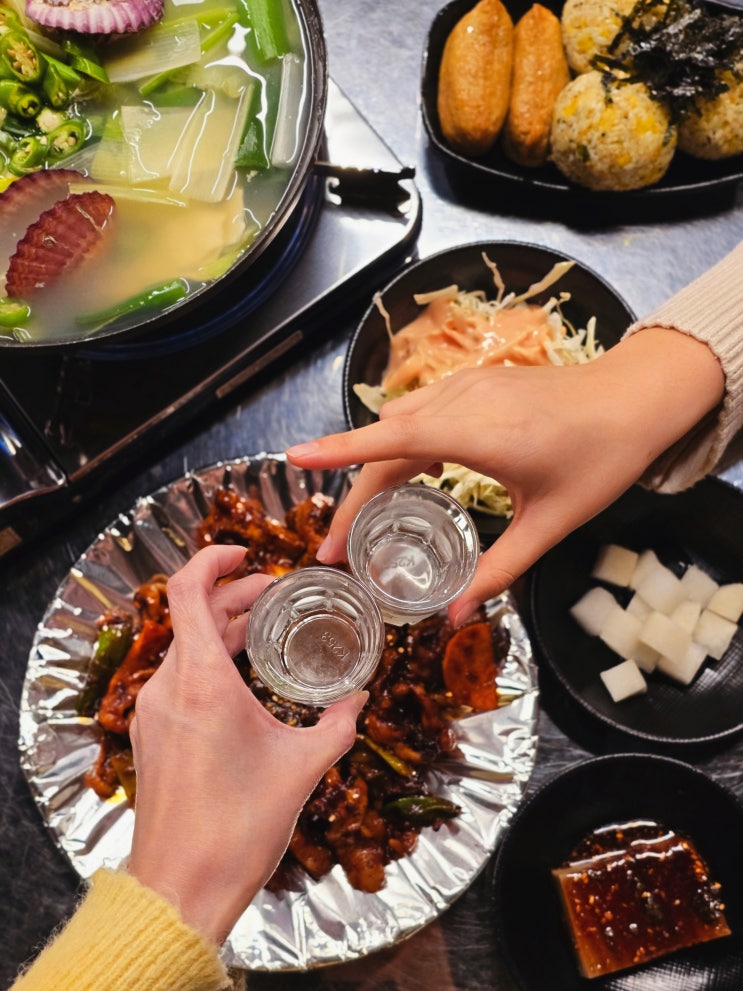  밀양삼문동술집 밀양 닭발 연탄구이 부원닭발